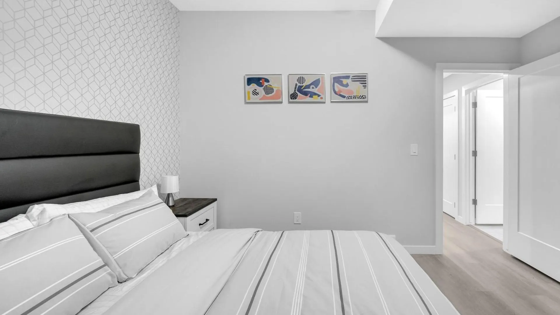 Modern & Spacious Guest Suite Κάλγκαρι 0*,  Καναδάς
